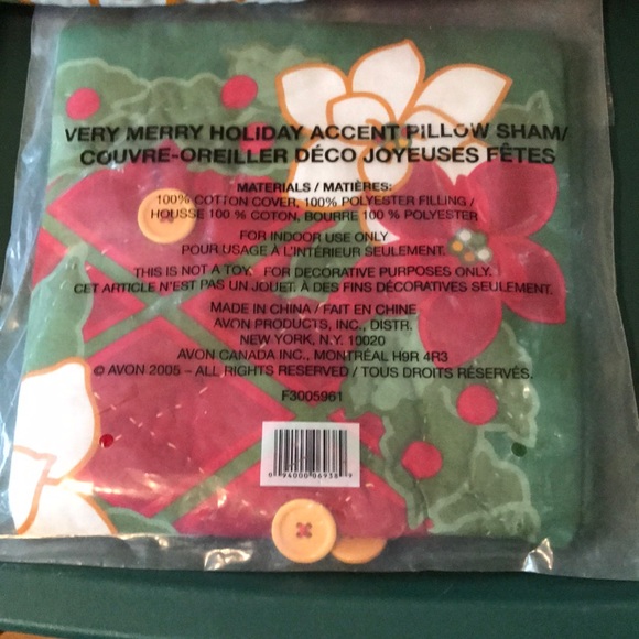 Very merry holiday accent quilt and pillow sham - Picture 3 of 3